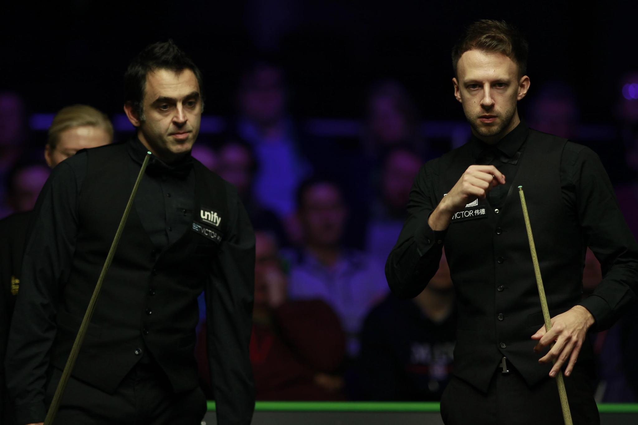 纷纷亲切地 纷纷亲切地